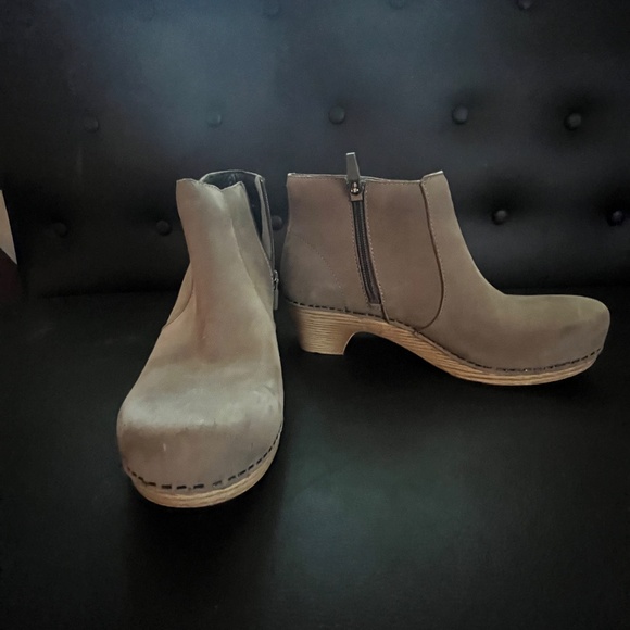 Dansko brown suede booties - Picture 2 of 3